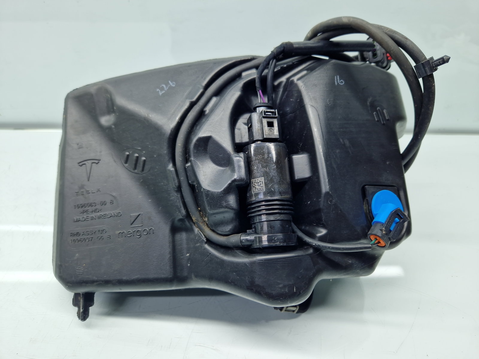 Vas lichid parbriz TESLA Model 3 [Fabr 2020-2025] 1096063-00-B - imagine 2