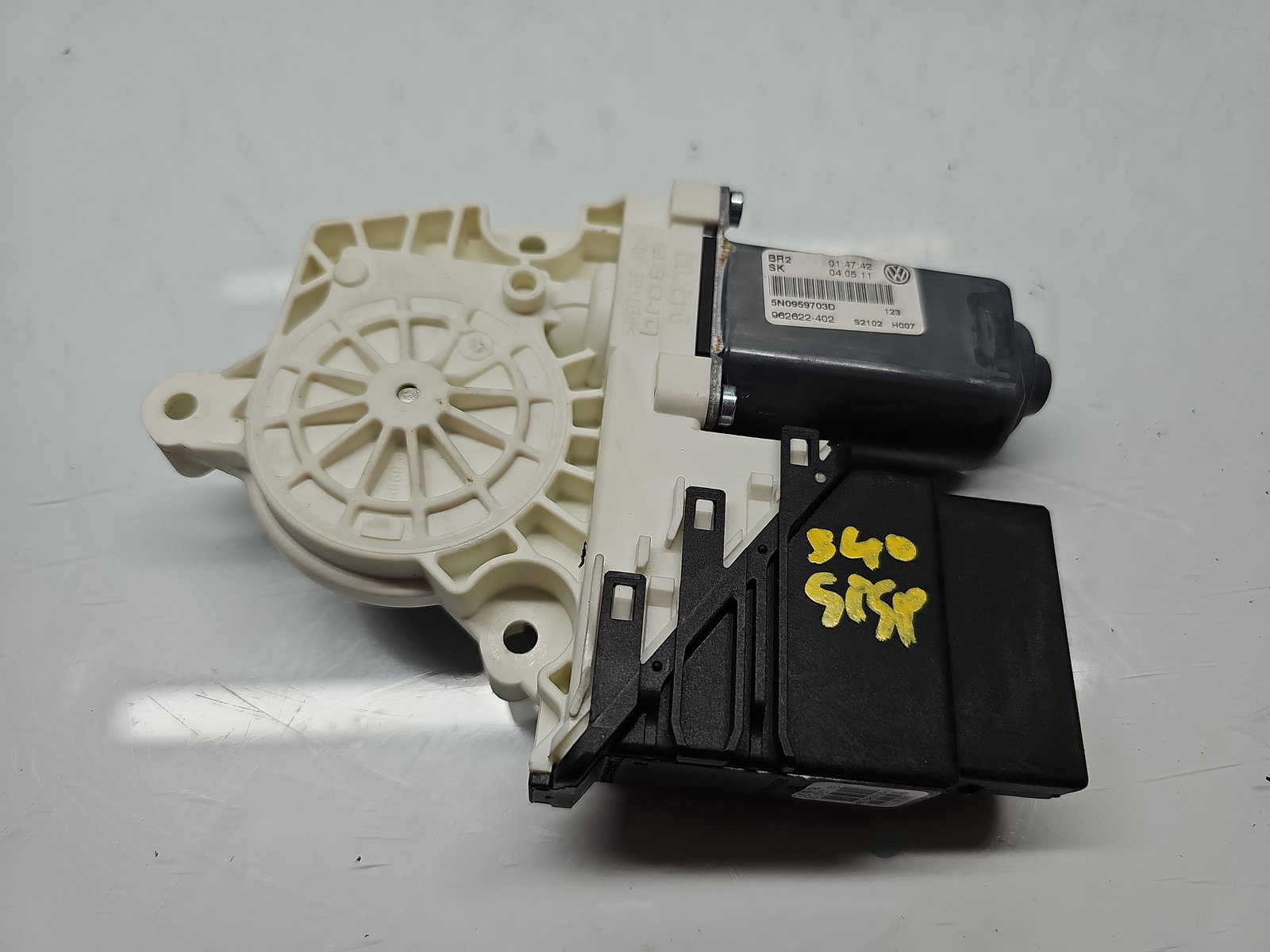 Motoras geam stanga spate Volkswagen Tiguan (5N) [Fabr 2007-2016] SUV 5N0959703D - imagine 1