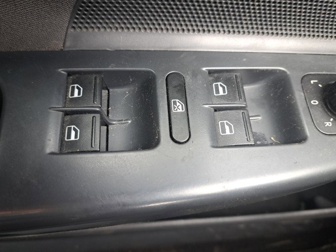 Buton geam stanga fata Volkswagen Golf 5 (1K1) [Fabr 2004-2008]