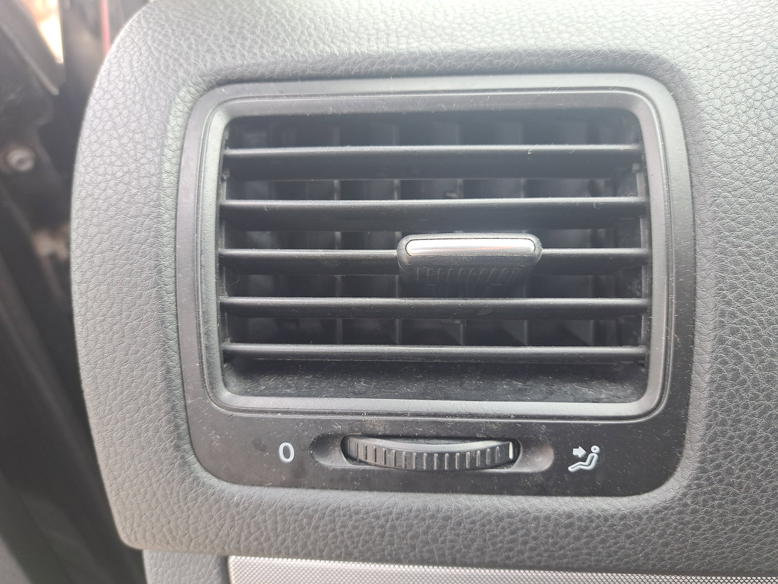 Grila aerisire stanga Volkswagen Golf 5 (1K1) [Fabr 2004-2008] - imagine 2