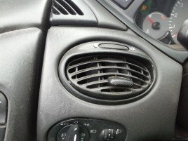 Grila aerisire stanga Ford Focus 1 1.6 benz OEM 1998-2005