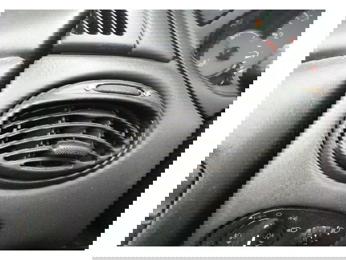 Grila aerisire stanga Ford Focus 1 1.6 benz OEM 1998-2005