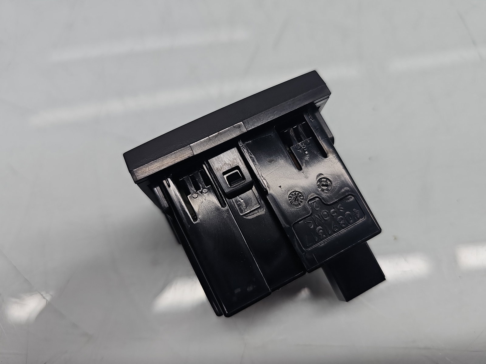 Conector auxiliar USB Mercedes Clasa A (W177) [Fabr 2019-2024] A2478200301 - imagine 2