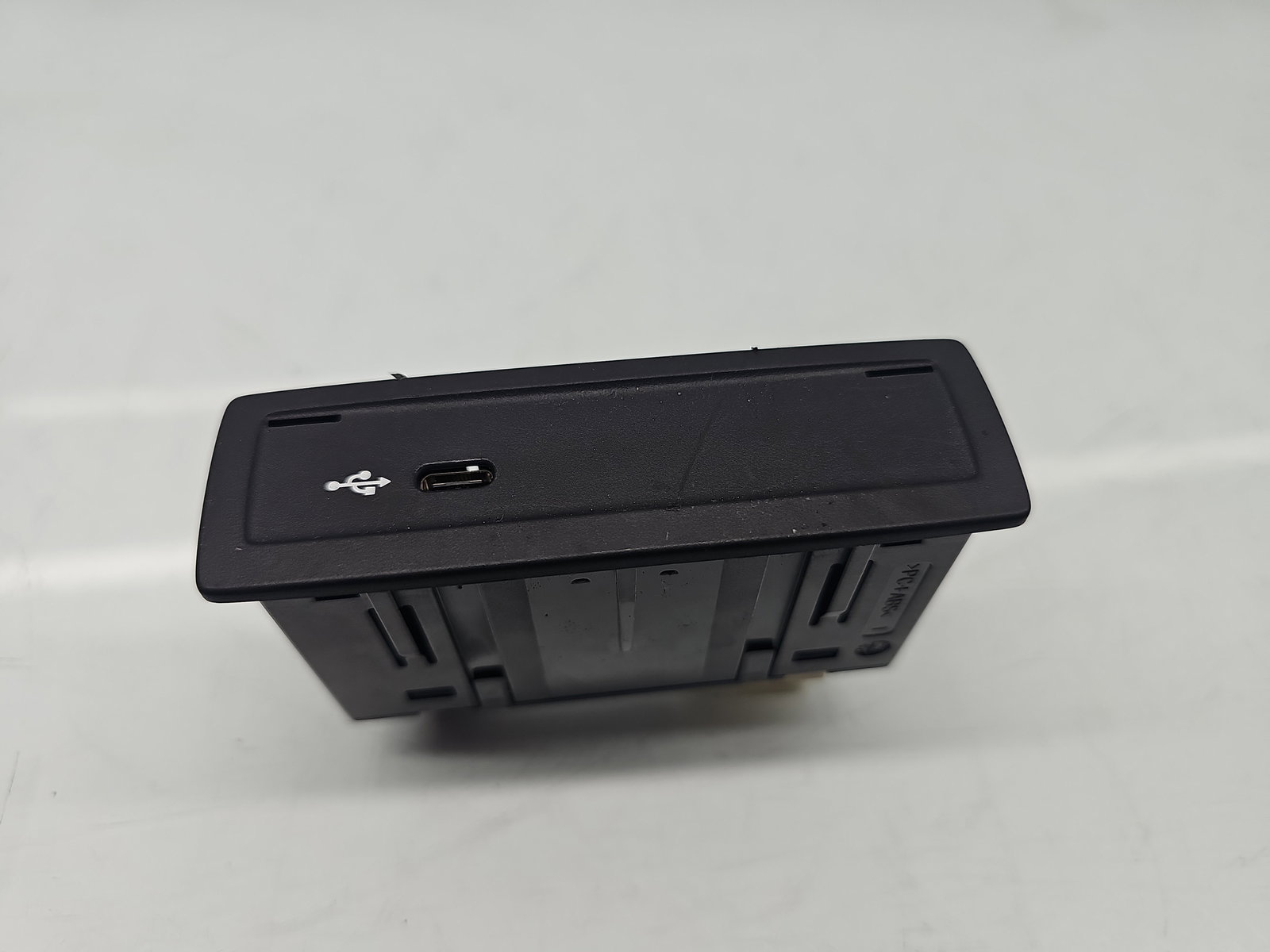 Conector auxiliar USB Mercedes Clasa A (W177) [Fabr 2019-2024] A2478203902 - imagine 1
