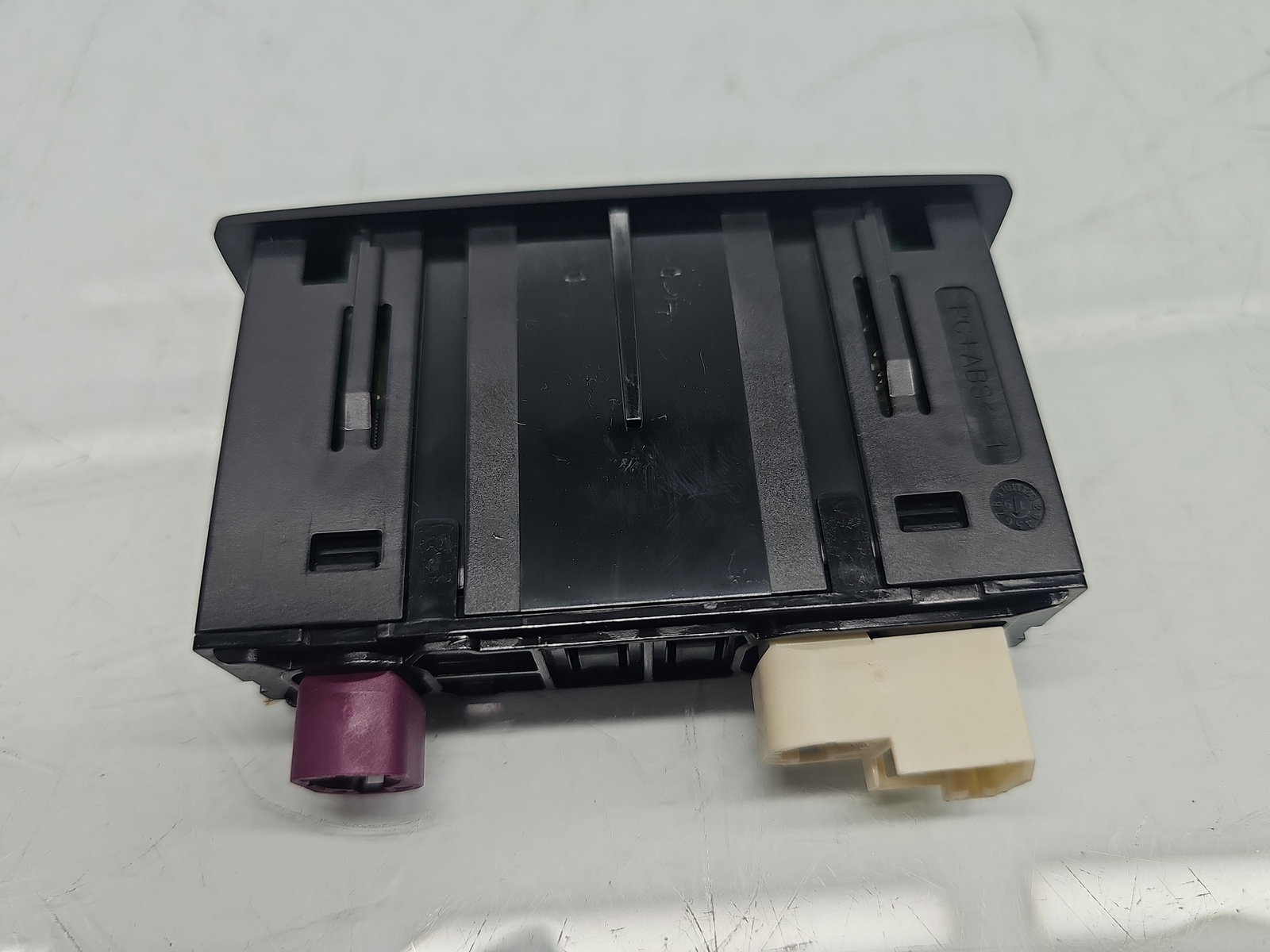 Conector auxiliar USB Mercedes Clasa A (W177) [Fabr 2019-2024] A2478203902 - imagine 2