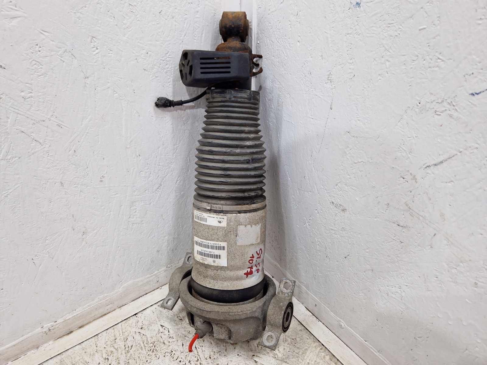 Perna aer stanga spate AUDI Q7 (4LB) [Fabr 2006-2014] 3.0 TDI CASA 176KW / 240CP - imagine 1