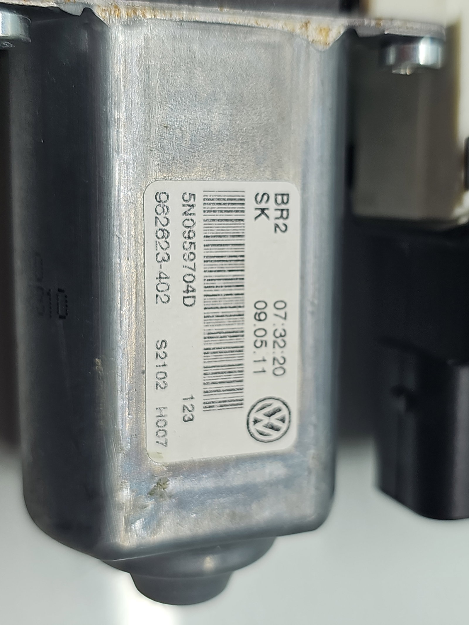 Motoras geam dreapta spate Volkswagen Tiguan (5N) [Fabr 2007-2016] SUV 5N0959704D - imagine 5