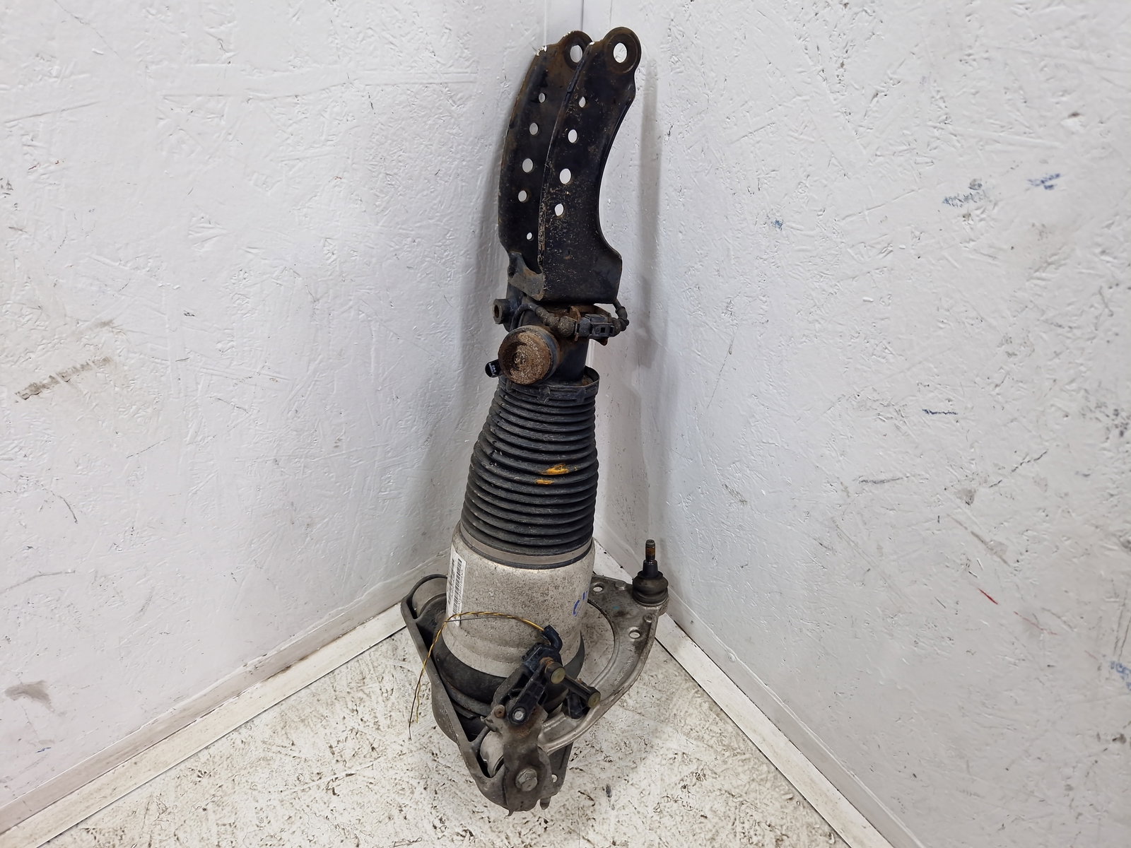 Perna aer dreapta fata AUDI Q7 (4LB) [Fabr 2006-2014] Facelift 3.0 TDI CJGA 176KW / 240CP - imagine 1