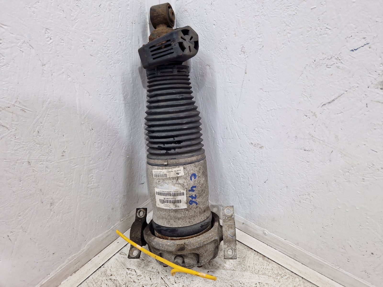 Perna aer dreapta spate AUDI Q7 (4LB) [Fabr 2006-2014] Facelift 3.0 TDI CJGA 176KW / 240CP - imagine 1