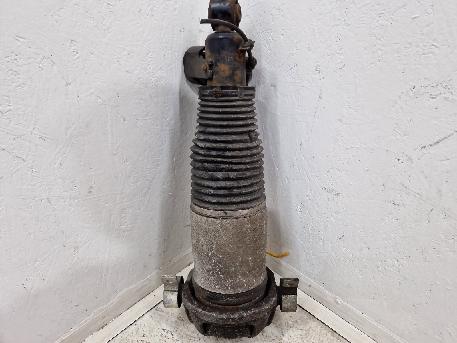 Perna aer dreapta spate AUDI Q7 (4LB) [Fabr 2006-2014] Facelift 3.0 TDI CJGA 176KW / 240CP - imagine 2