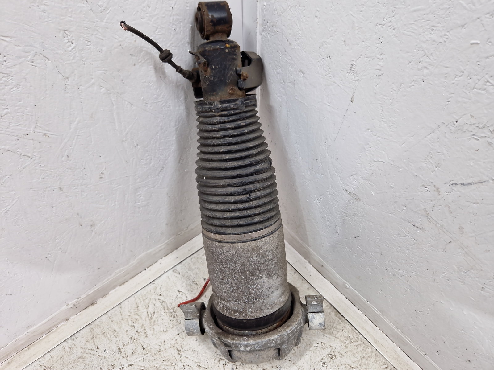 Perna aer stanga spate AUDI Q7 (4LB) [Fabr 2006-2014] Facelift 3.0 TDI CJGA 176KW / 240CP - imagine 2