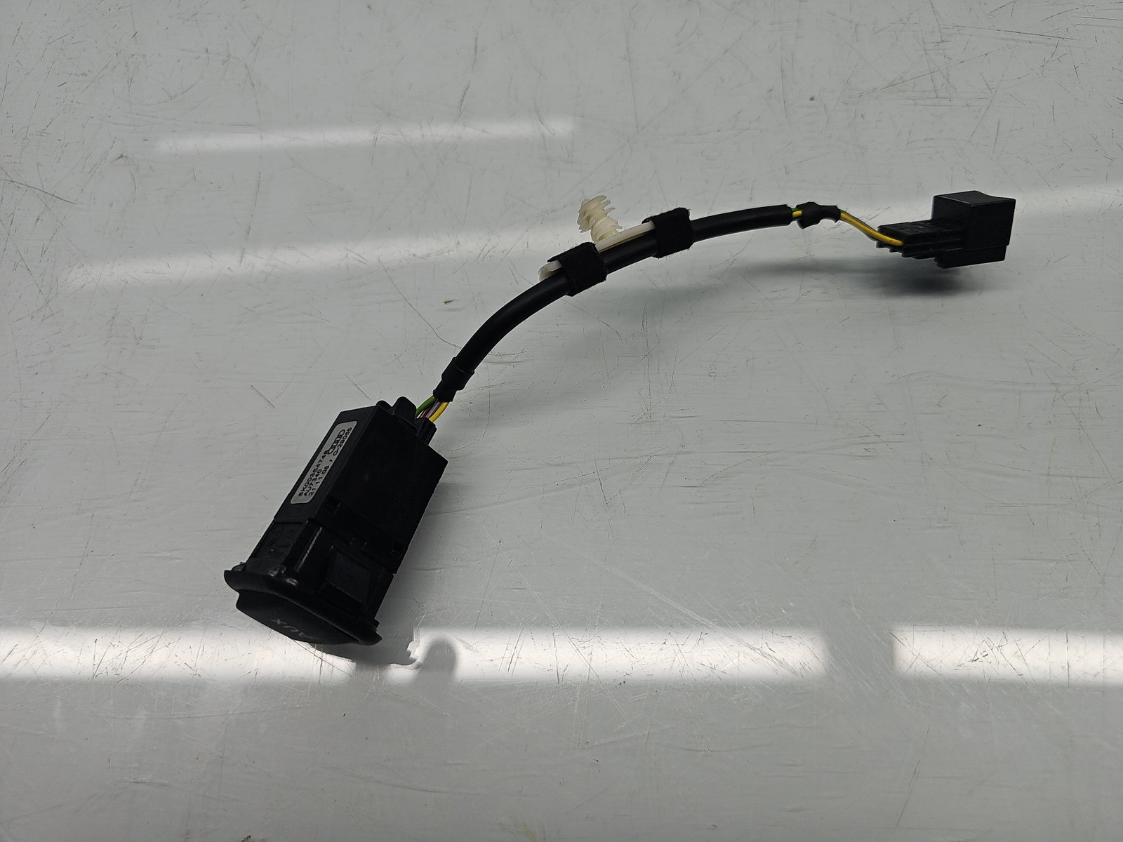 Conector auxiliar USB AUDI A5 Cabriolet (8F7) [Fabr 2009-2015] 8K0035474B