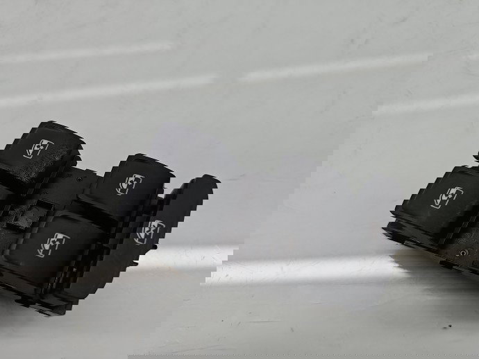 Butoane comanda geamuri sofer Volkswagen Passat B8 (3G2) [Fabr 2015-prezent] 5G0959857D