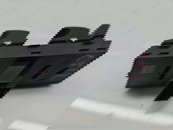 Butoane comanda geamuri sofer Volkswagen Passat B8 (3G2) [Fabr 2015-prezent] 5G0959857D