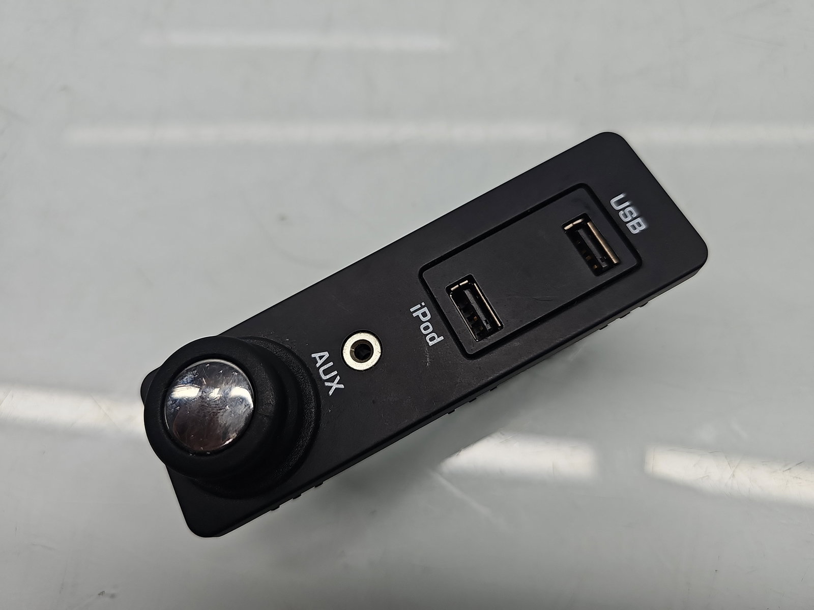 Conector auxiliar USB Jaguar XF (X250) [Fabr 2008-2015] Facelift AW9319C166AA - imagine 1