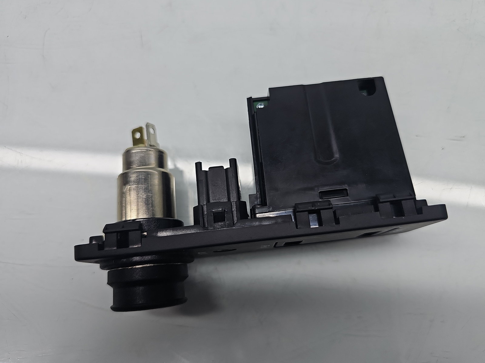 Conector auxiliar USB Jaguar XF (X250) [Fabr 2008-2015] Facelift AW9319C166AA - imagine 4