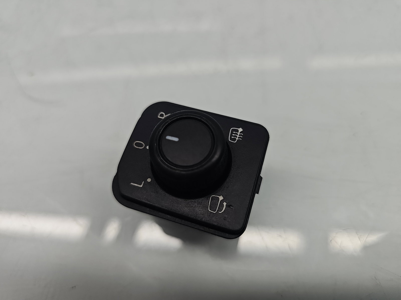 Buton reglaj oglinzi Volkswagen Passat B8 (3G2) [Fabr 2015-prezent] 3G0959565B - imagine 1