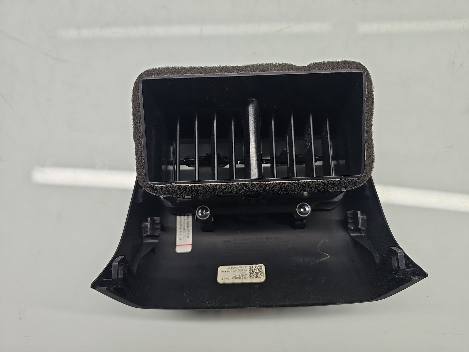 Grila aerisire spate TESLA Model 3 [Fabr 2020-2025] 1087928-00-B - imagine 4