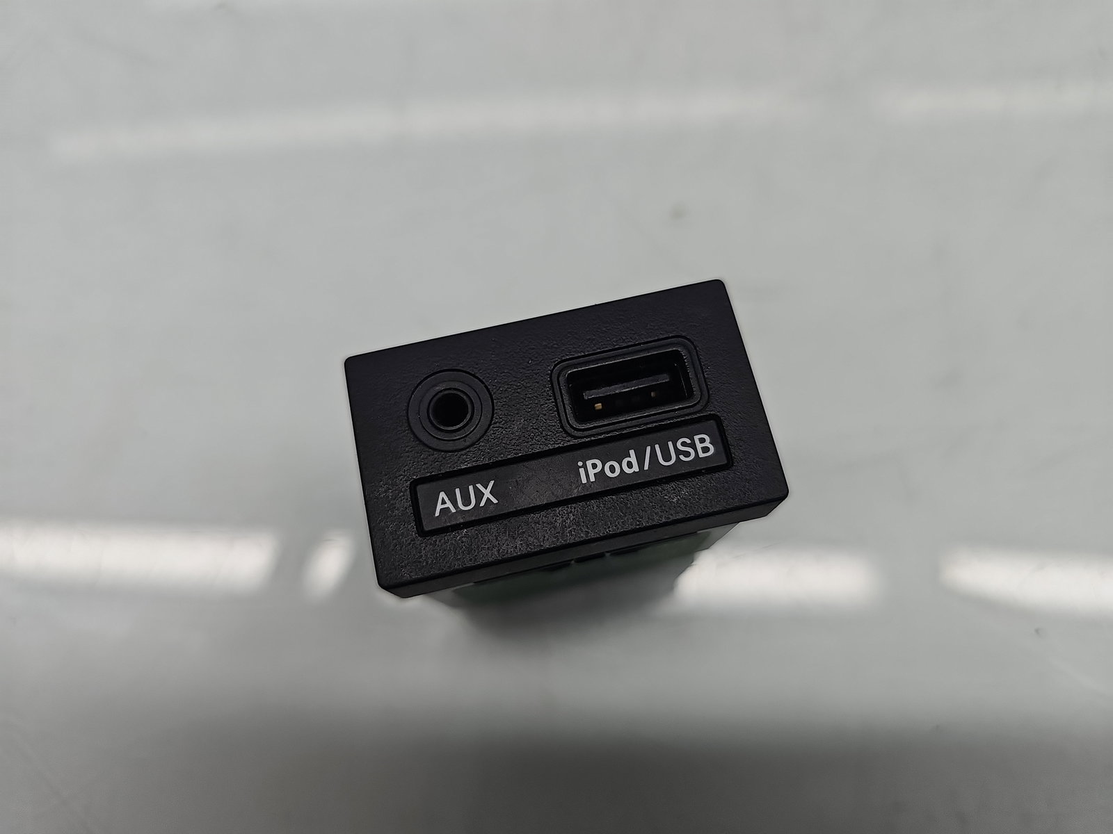 Conector auxiliar USB Hyundai i40 Wagon [Fabr 2012-2019] 96120-3Z500 - imagine 1