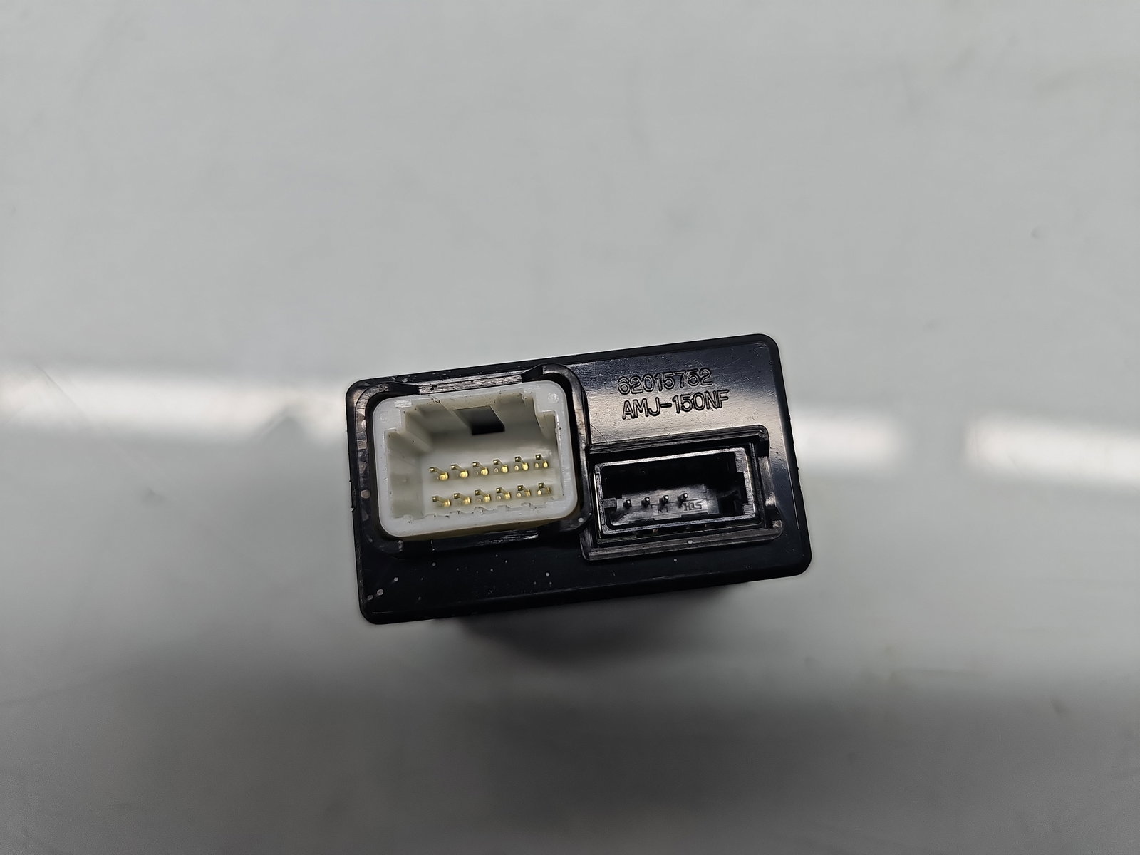 Conector auxiliar USB Hyundai i40 Wagon [Fabr 2012-2019] 96120-3Z500 - imagine 3