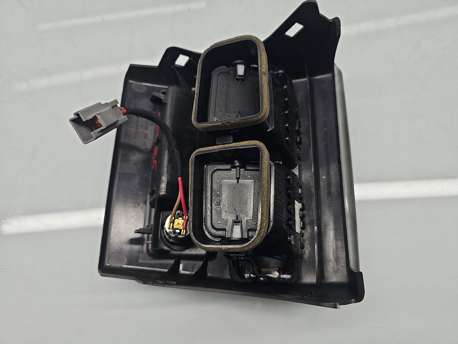 Grila aerisire spate Jaguar XF (X250) [Fabr 2008-2015] Facelift AX23-67846-A - imagine 3