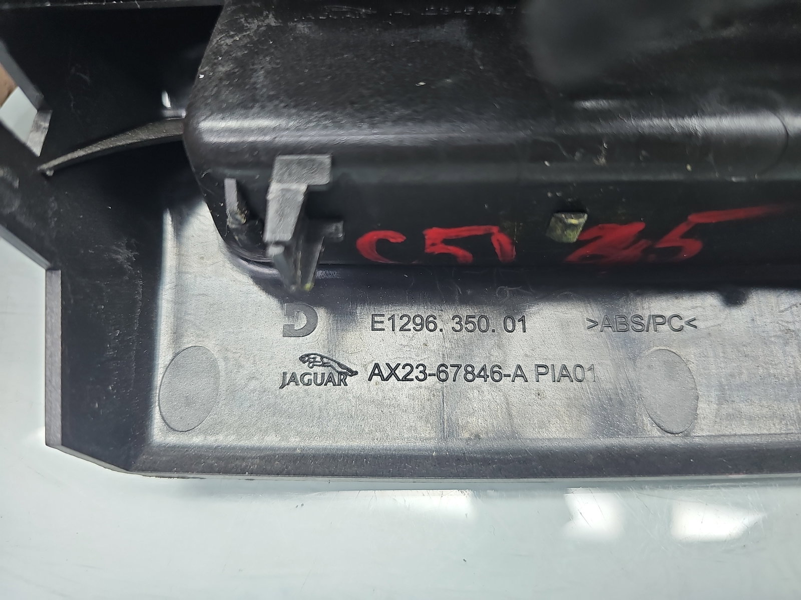 Grila aerisire spate Jaguar XF (X250) [Fabr 2008-2015] Facelift AX23-67846-A - imagine 4