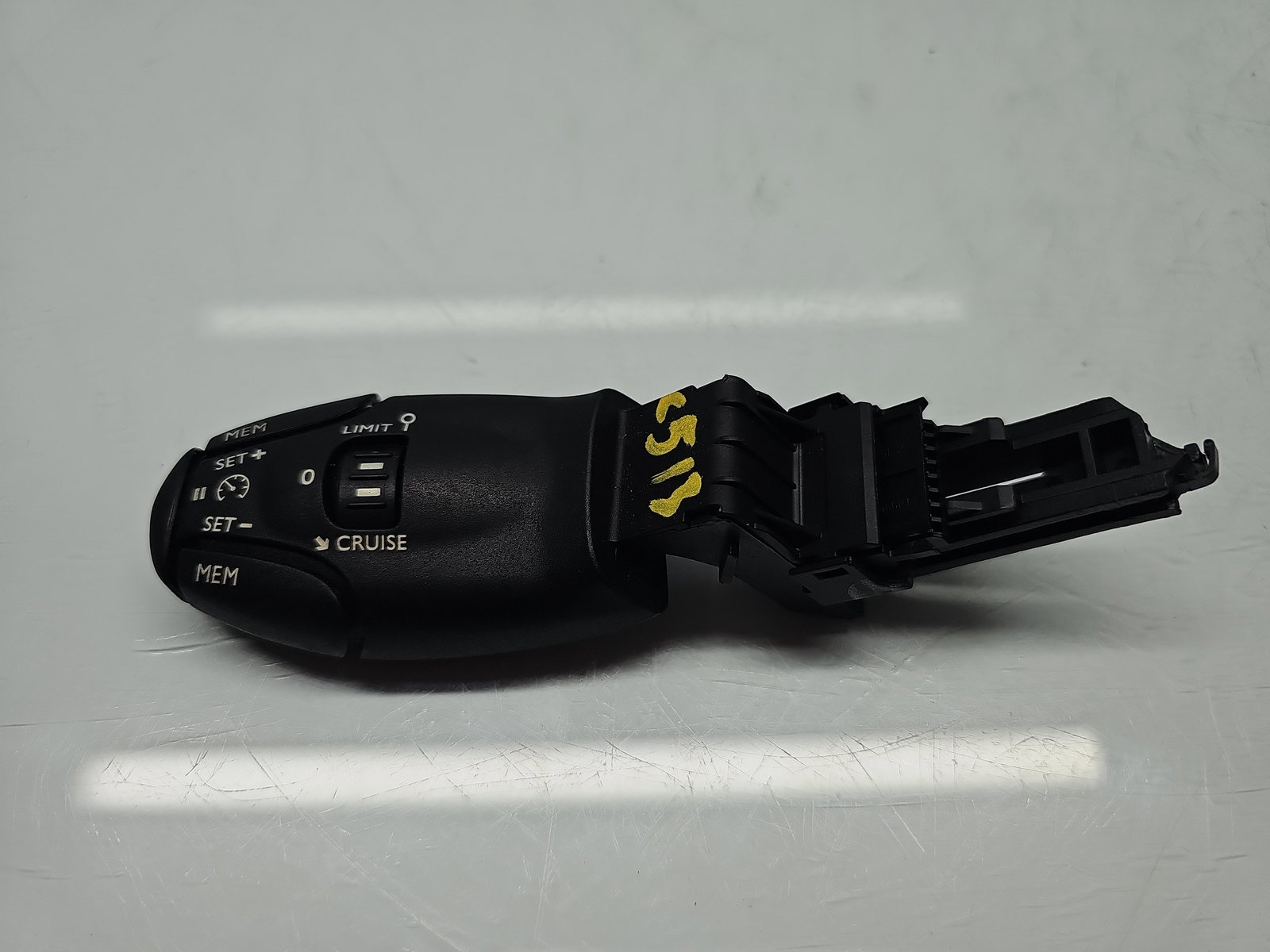 Comenzi volan PEUGEOT 2008 [Fabr 2013-prezent] 98035106XT - imagine 1