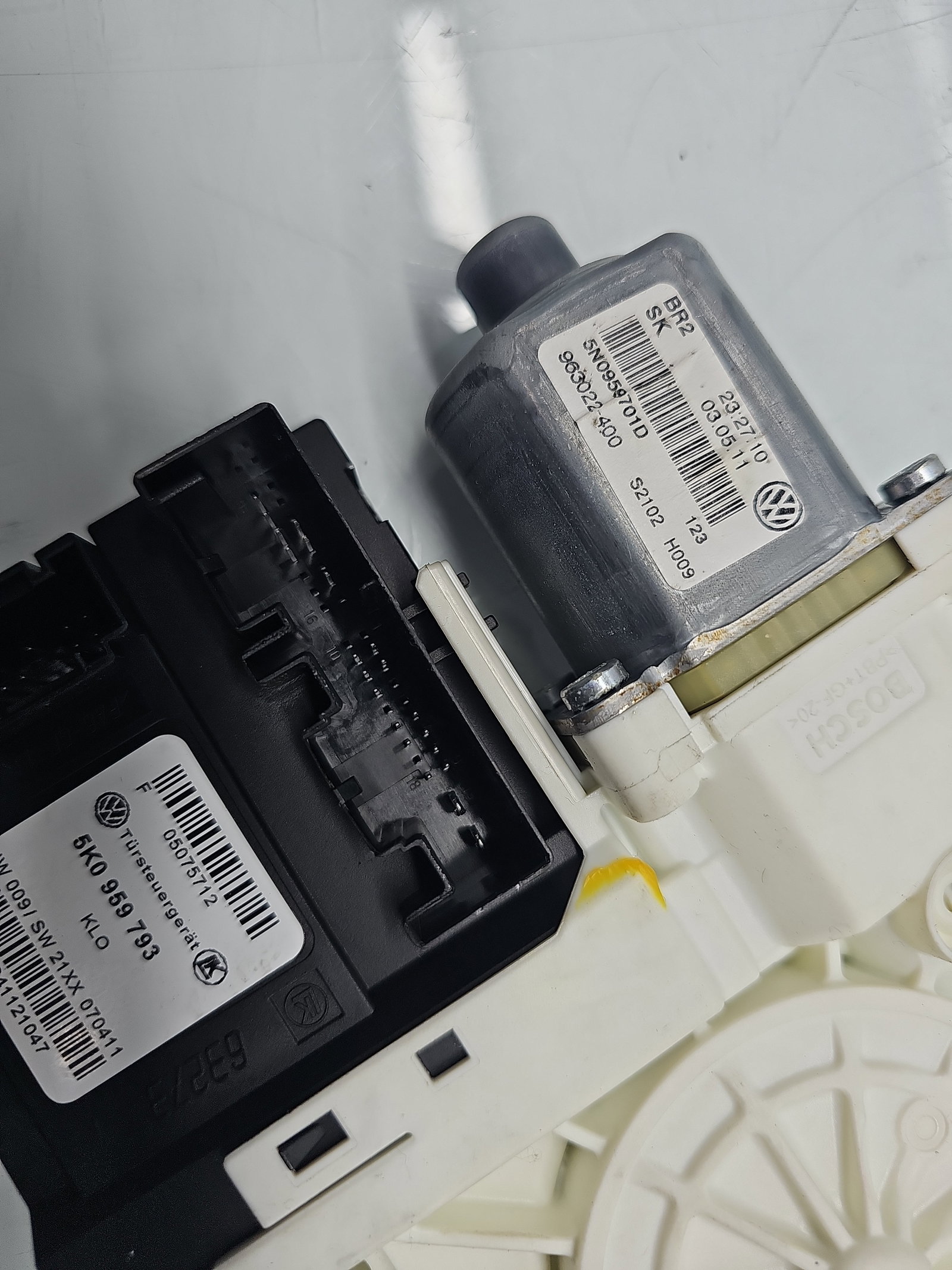 Motoras geam dreapta fata Volkswagen Tiguan (5N) [Fabr 2007-2016] SUV 5N0959701D - imagine 5