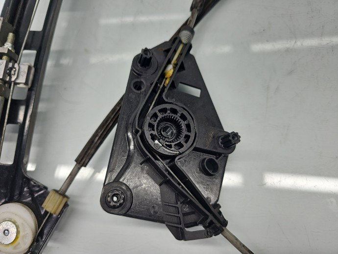 Macara electrica geam dreapta fata Volkswagen Passat CC (358) [Fabr 2012-2016] Coupe 3C8837462J