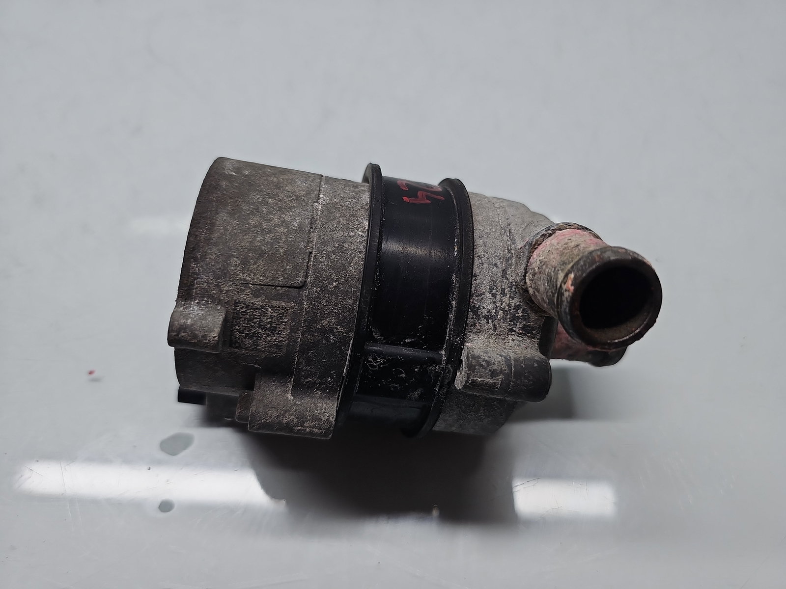 Pompa recirculare apa AUDI A6 (4G2, C7) S-line [Fabr 2012-2017] 4H0965567 2.0 TDI CNHA 140KW / 190CP - imagine 1