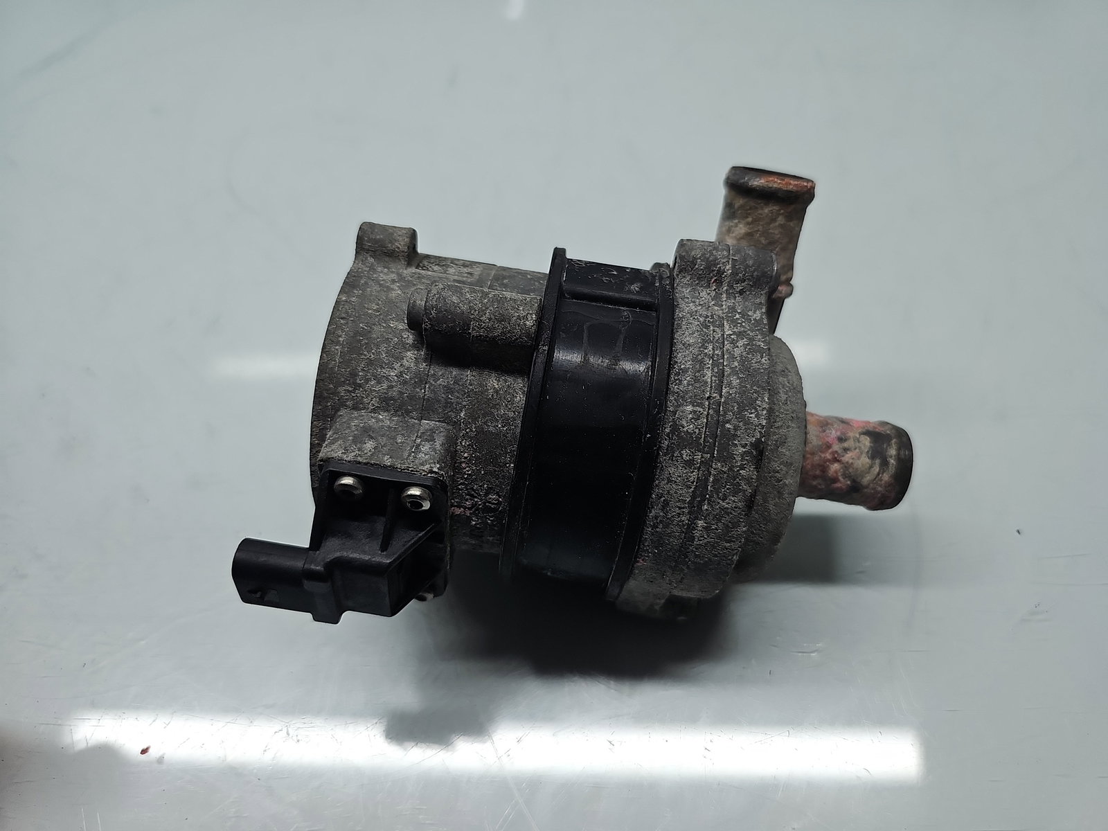 Pompa recirculare apa AUDI A6 (4G2, C7) S-line [Fabr 2012-2017] 4H0965567 2.0 TDI CNHA 140KW / 190CP - imagine 2