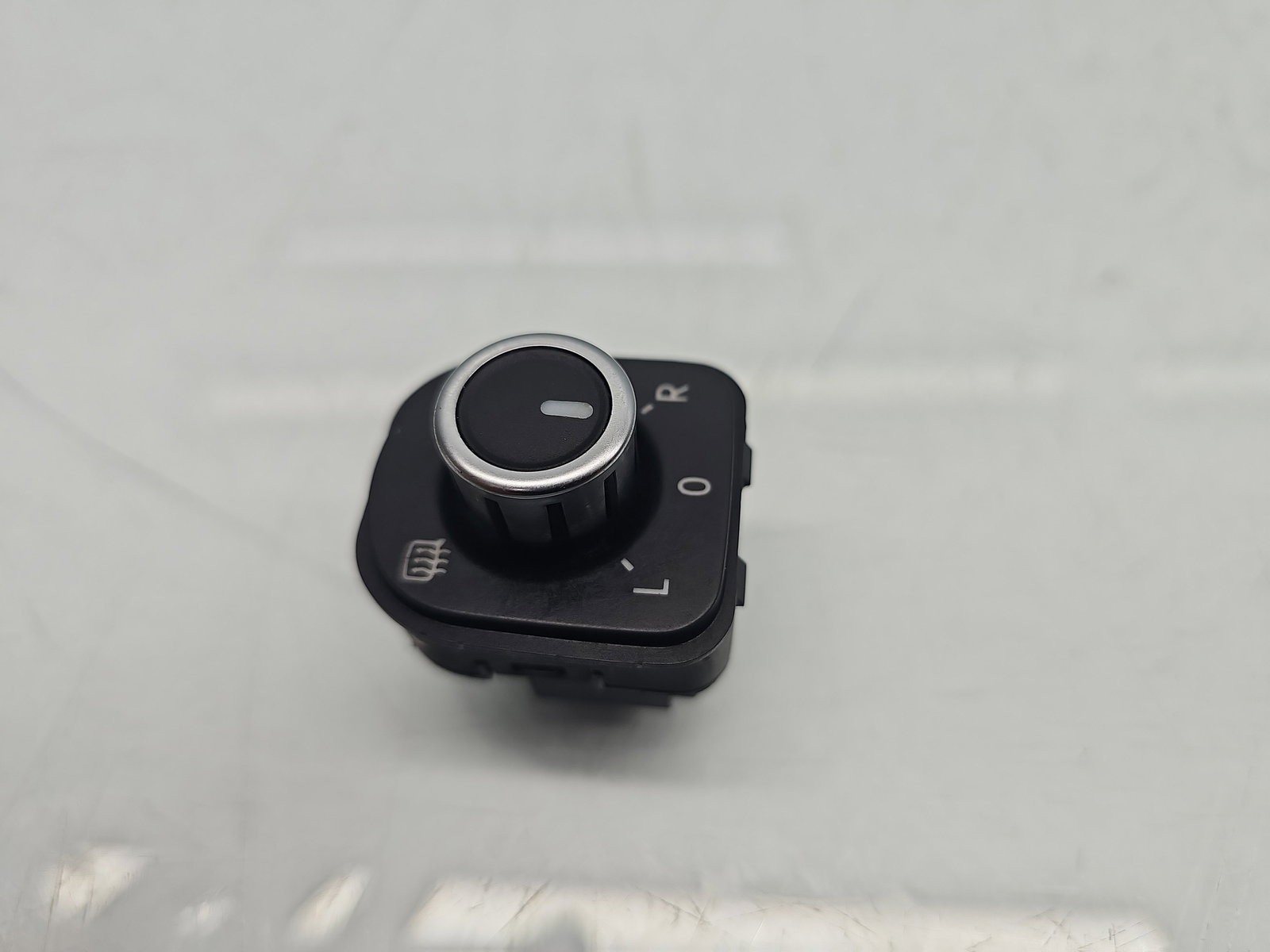 Buton reglaj oglinzi Volkswagen Passat B7 (362) [Fabr 2010-2014] 5K2959565 - imagine 1
