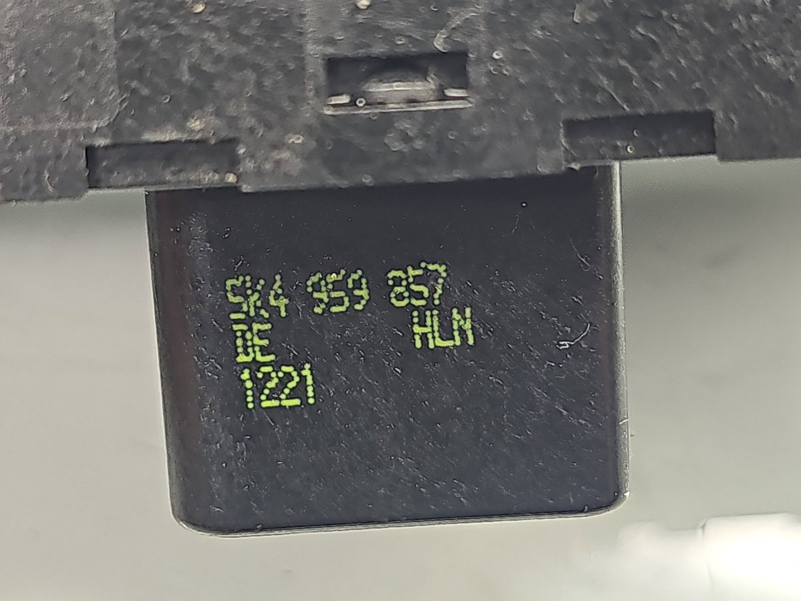 Butoane comanda geamuri sofer Volkswagen Passat B7 (362) [Fabr 2010-2014] 5K4959857 - imagine 2