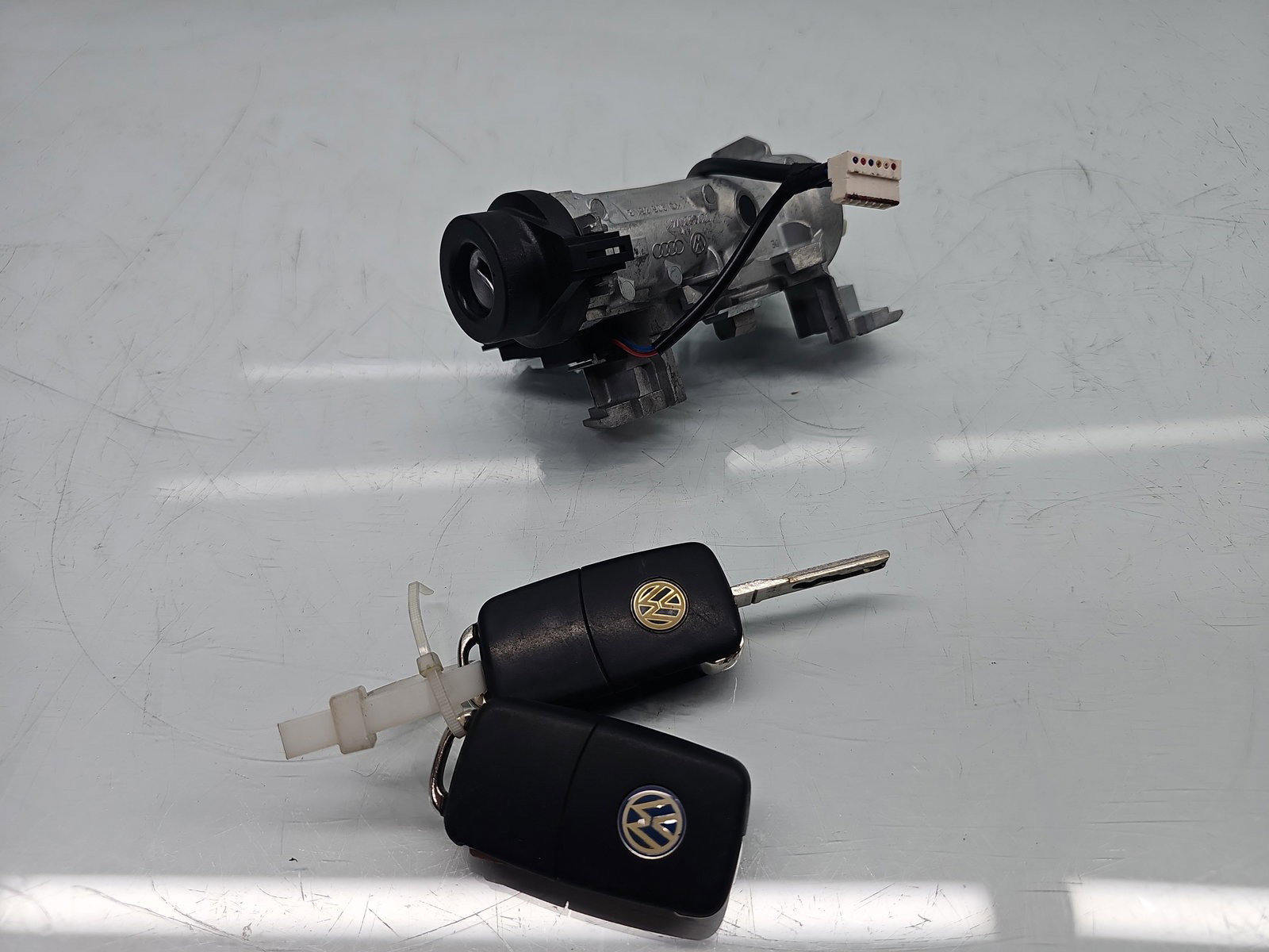 Contact cu cheie Volkswagen Golf 6 (5K1) [Fabr 2009-2013] 1K0905851B 2.0 TDI CFFB 103KW / 140CP - imagine 3