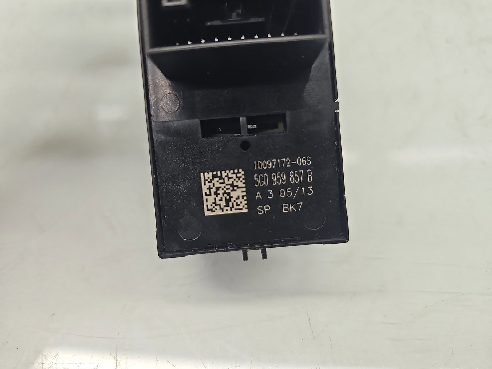 Butoane comanda geamuri sofer Volkswagen Passat B8 (3G2) [Fabr 2015-prezent] 5G0959857B - imagine 2