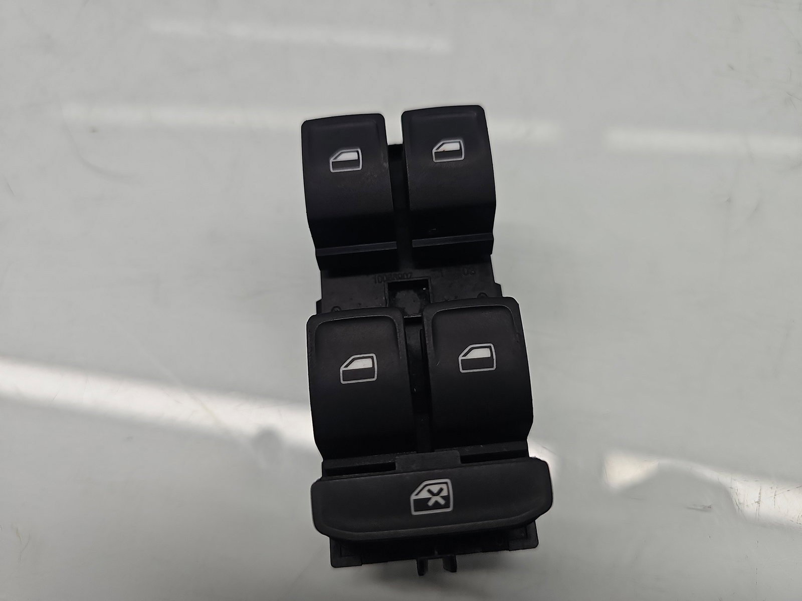 Butoane comanda geamuri sofer Volkswagen Passat B8 (3G2) [Fabr 2015-prezent] 5G0959857B - imagine 5