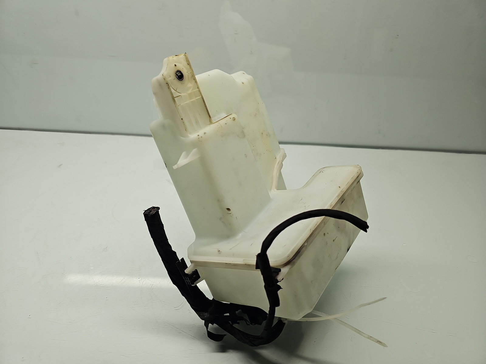 Vas lichid parbriz Volkswagen Passat B7 (365) [Fabr 2010-2014] 3AA955453G - imagine 2