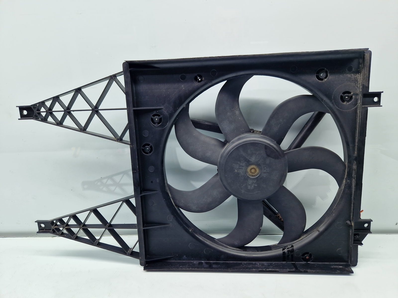 Electroventilator Volkswagen Fox (5Z1, 5Z3) [Fabr 2003-2011] 6Q0121207L 1.2 Benz BMD 40KW / 55CP - imagine 1