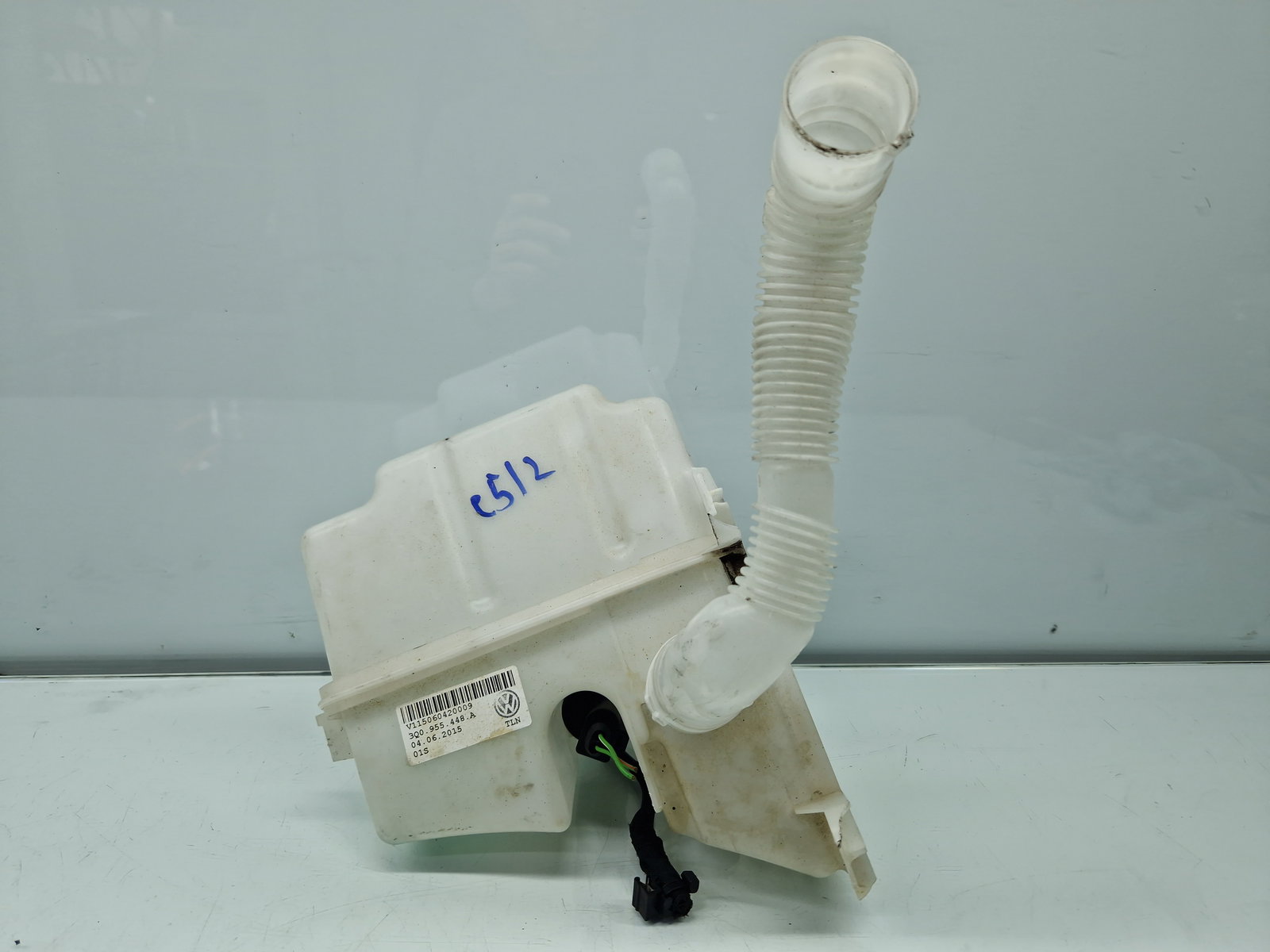 Vas lichid parbriz Volkswagen Passat B8 (3G2) [Fabr 2015-prezent] 3Q0955448A - imagine 1