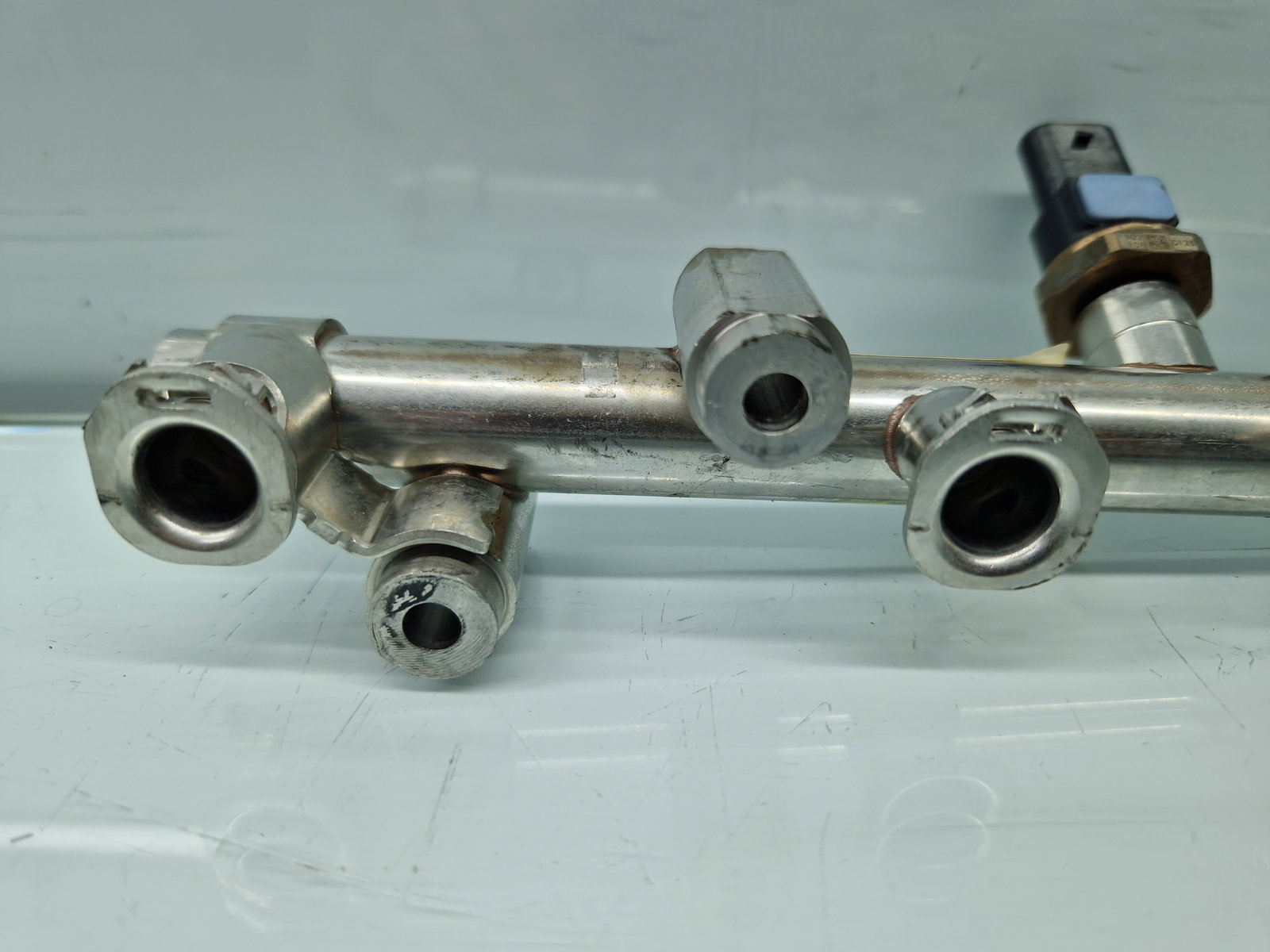 Rampa injectoare Mercedes Clasa A (W177) [Fabr 2019-2024] A2820701100 1.4 Benz 282914 100KW / 136CP - imagine 4