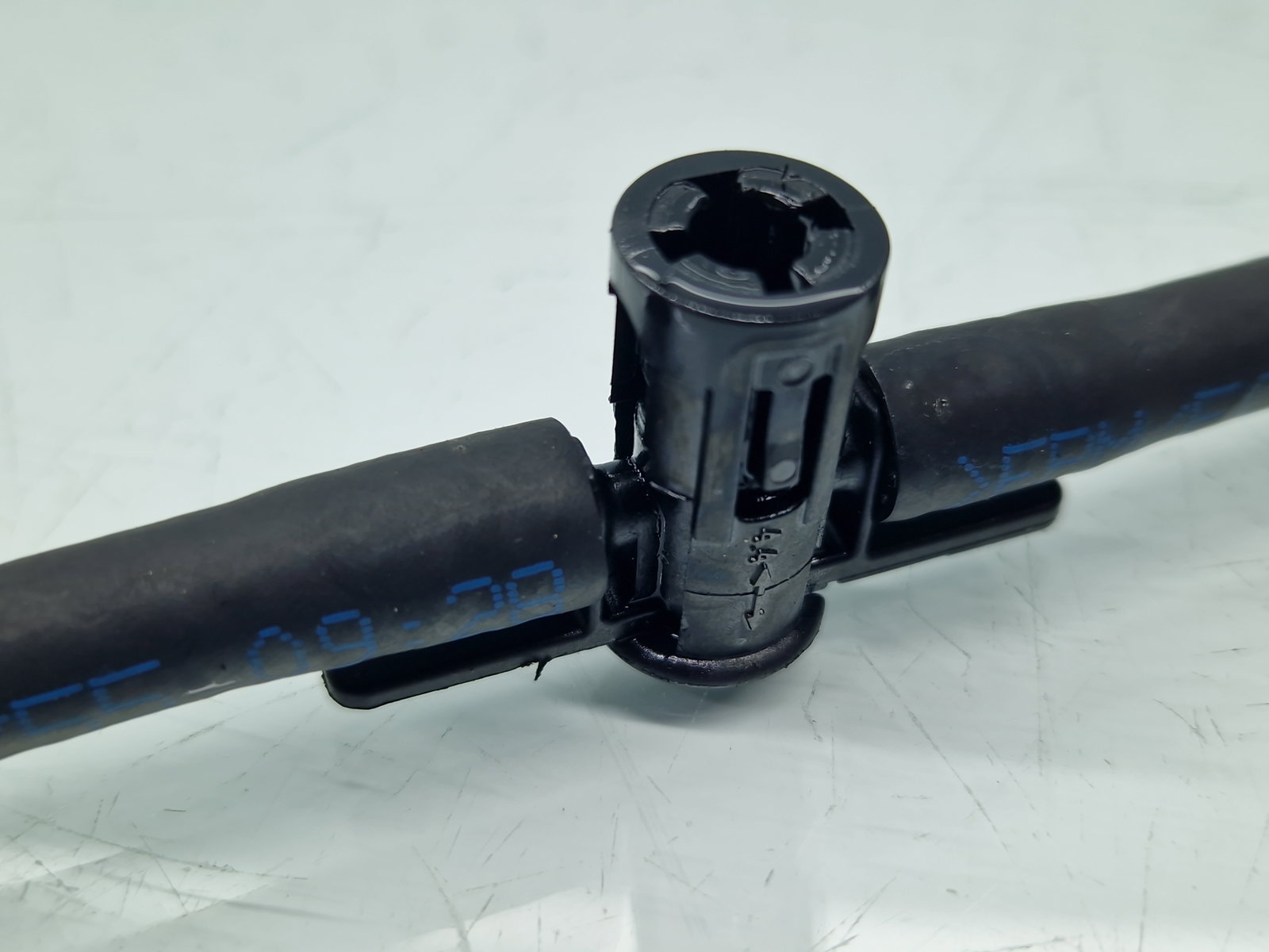 Conducta retur injectoare AUDI A5 Cabriolet (8F7) [Fabr 2009-2015] OEM 2.0 TDI CAHA 125KW / 170CP - imagine 4