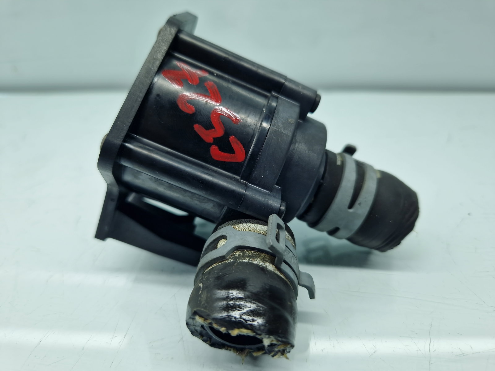 Pompa recirculare apa AUDI A5 Cabriolet (8F7) [Fabr 2009-2015] 8K0965561A 2.0 TDI CAHA 125KW / 170CP - imagine 1