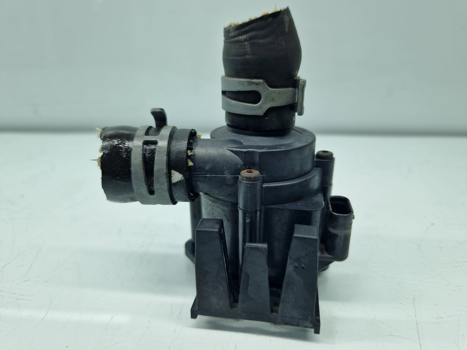 Pompa recirculare apa AUDI A5 Cabriolet (8F7) [Fabr 2009-2015] 8K0965561A 2.0 TDI CAHA 125KW / 170CP - imagine 3