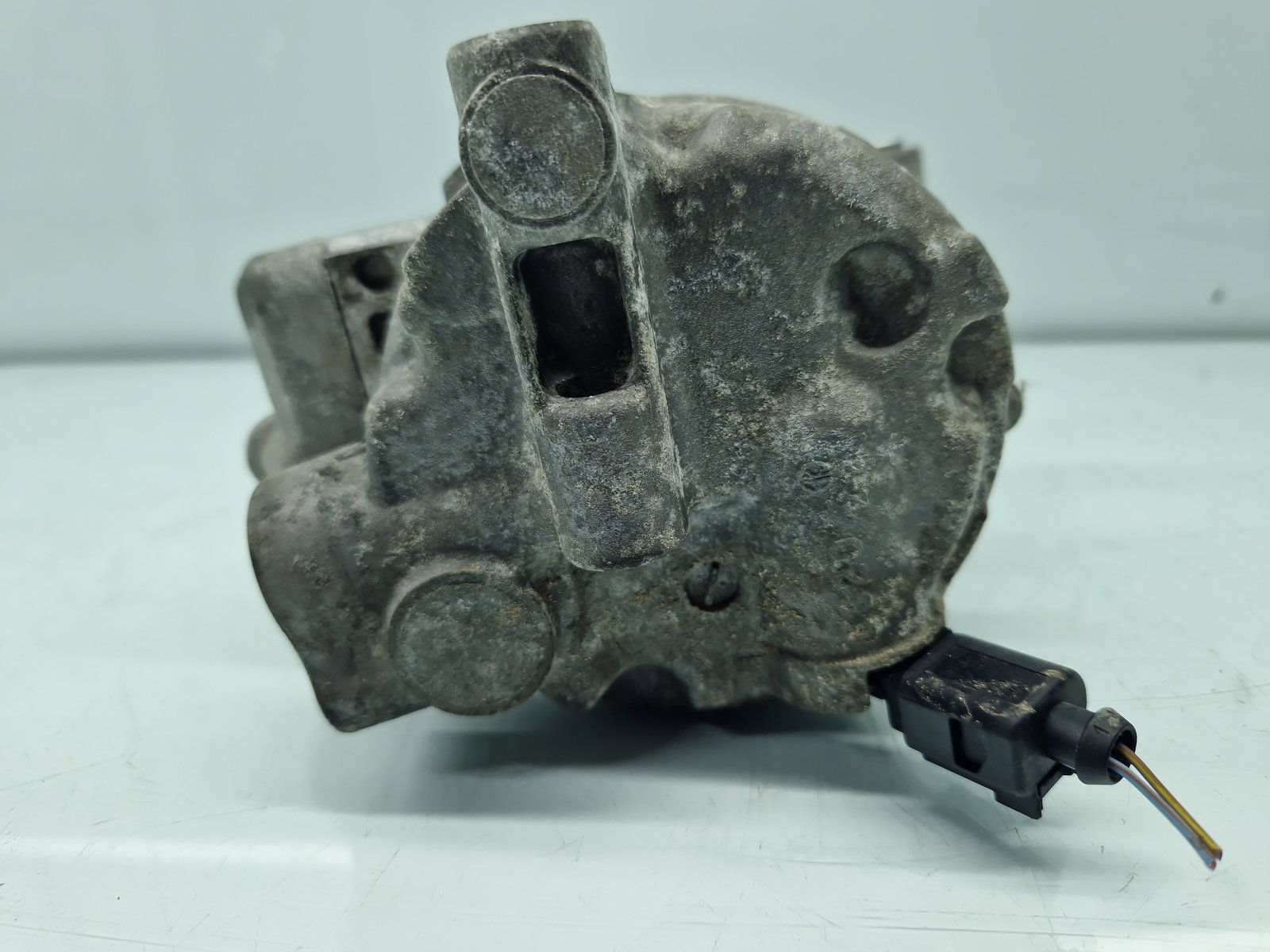 Compresor clima AUDI A5 Cabriolet (8F7) [Fabr 2009-2015] 8K0260805L 2.0 TDI CAHA 125KW / 170CP - imagine 2