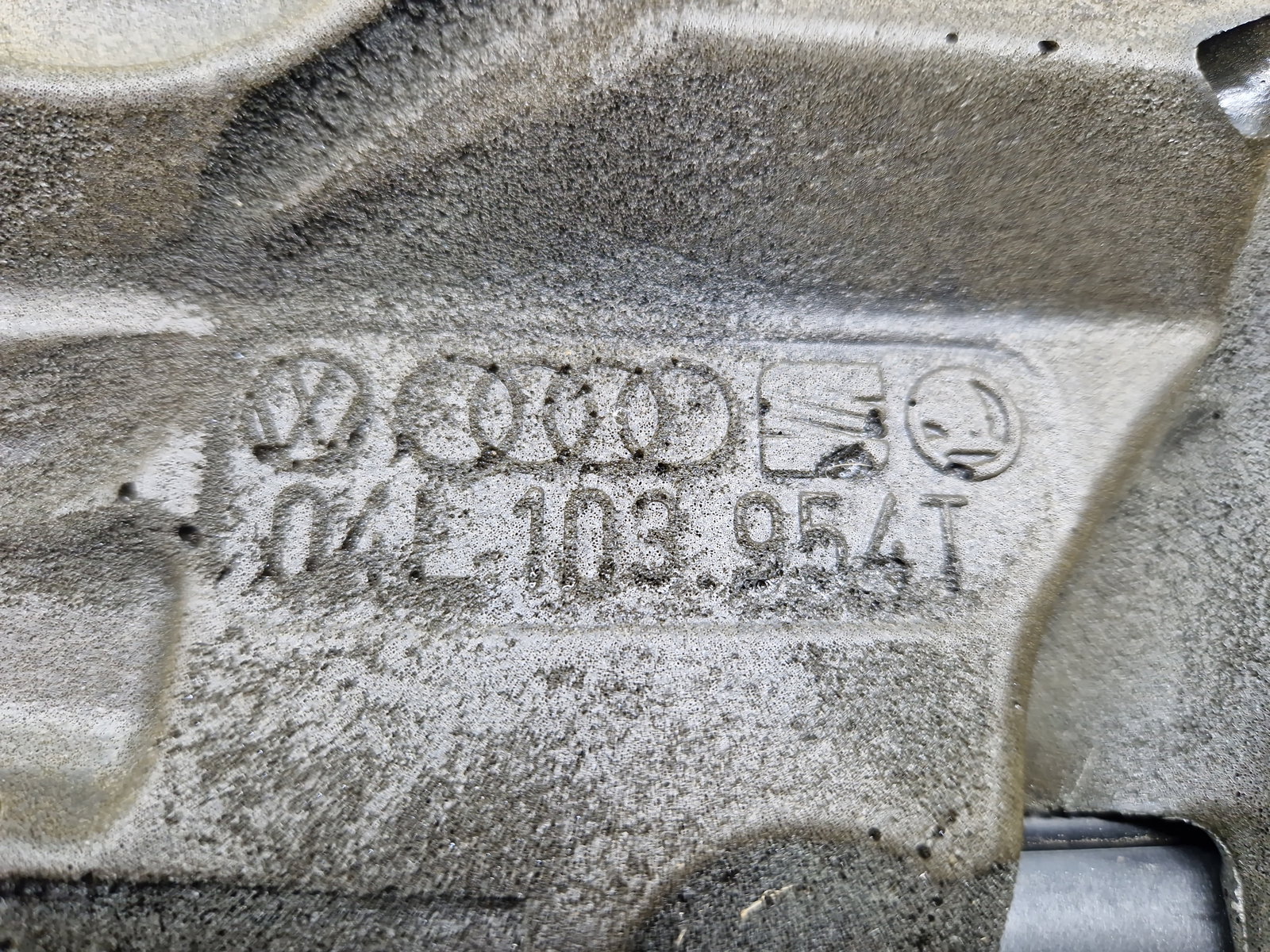 Capac motor Volkswagen Passat B8 (3G2) [Fabr 2015-prezent] 04L103954T 2.0 TDI DFCA 140KW / 190CP - imagine 4