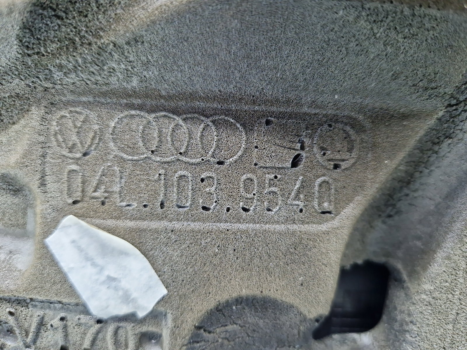 Capac motor Volkswagen Golf 7 (5G) [Fabr 2014-prezent] 04L103954Q 1.6 TDI CLHA 77KW / 105CP - imagine 3