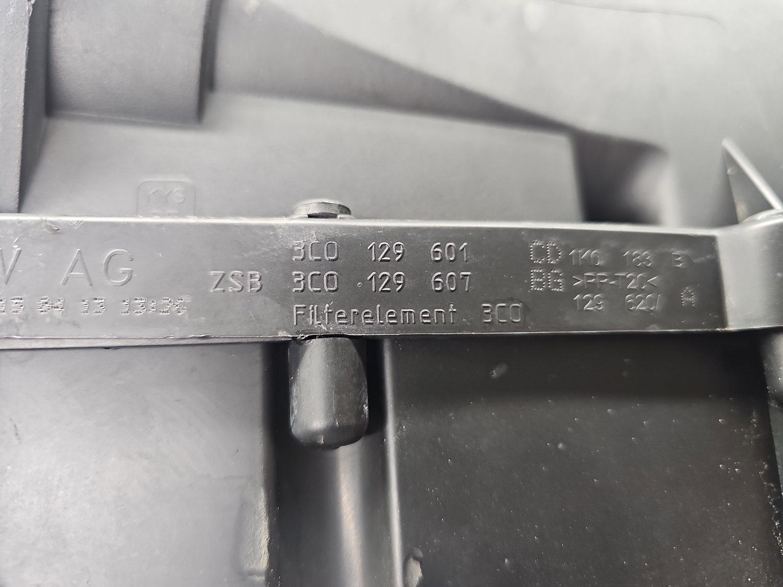 Carcasa filtru aer Volkswagen Passat B7 (365) [Fabr 2010-2014] 3C0129601 2.0 TDI CFFB 103KW / 140CP - imagine 6