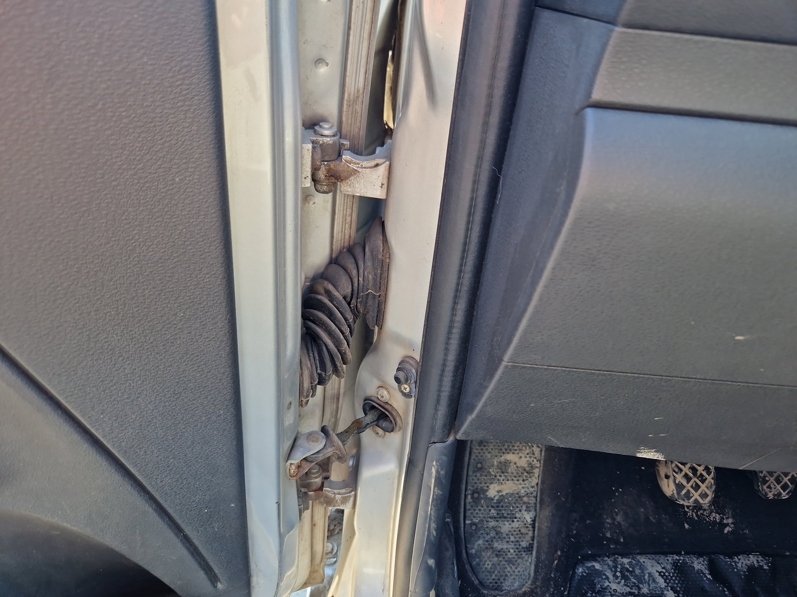 Set balamale usa stanga fata Volkswagen Fox (5Z1, 5Z3) [Fabr 2003-2011] Hatchback OEM - imagine 1