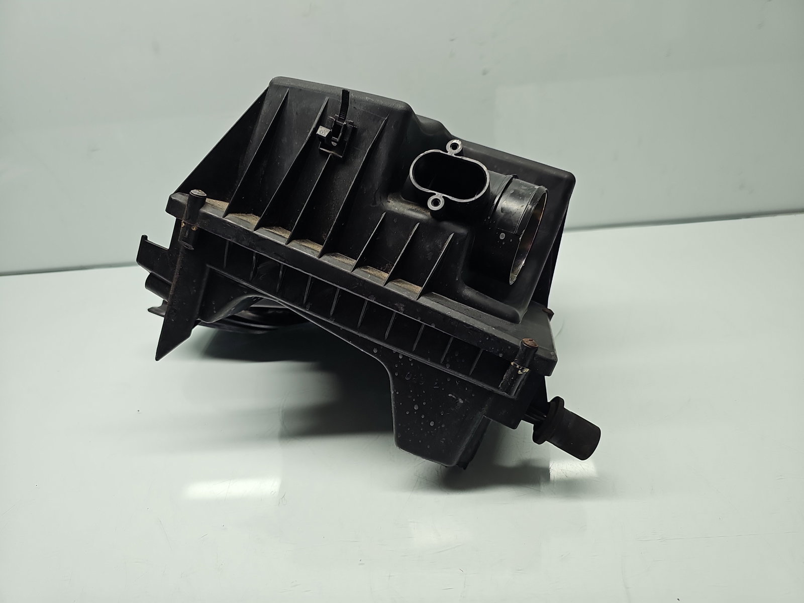 Carcasa filtru aer Opel Astra J [Fabr 2009-2015] OEM 1.6 Benz A16XER 85KW / 115CP - imagine 3