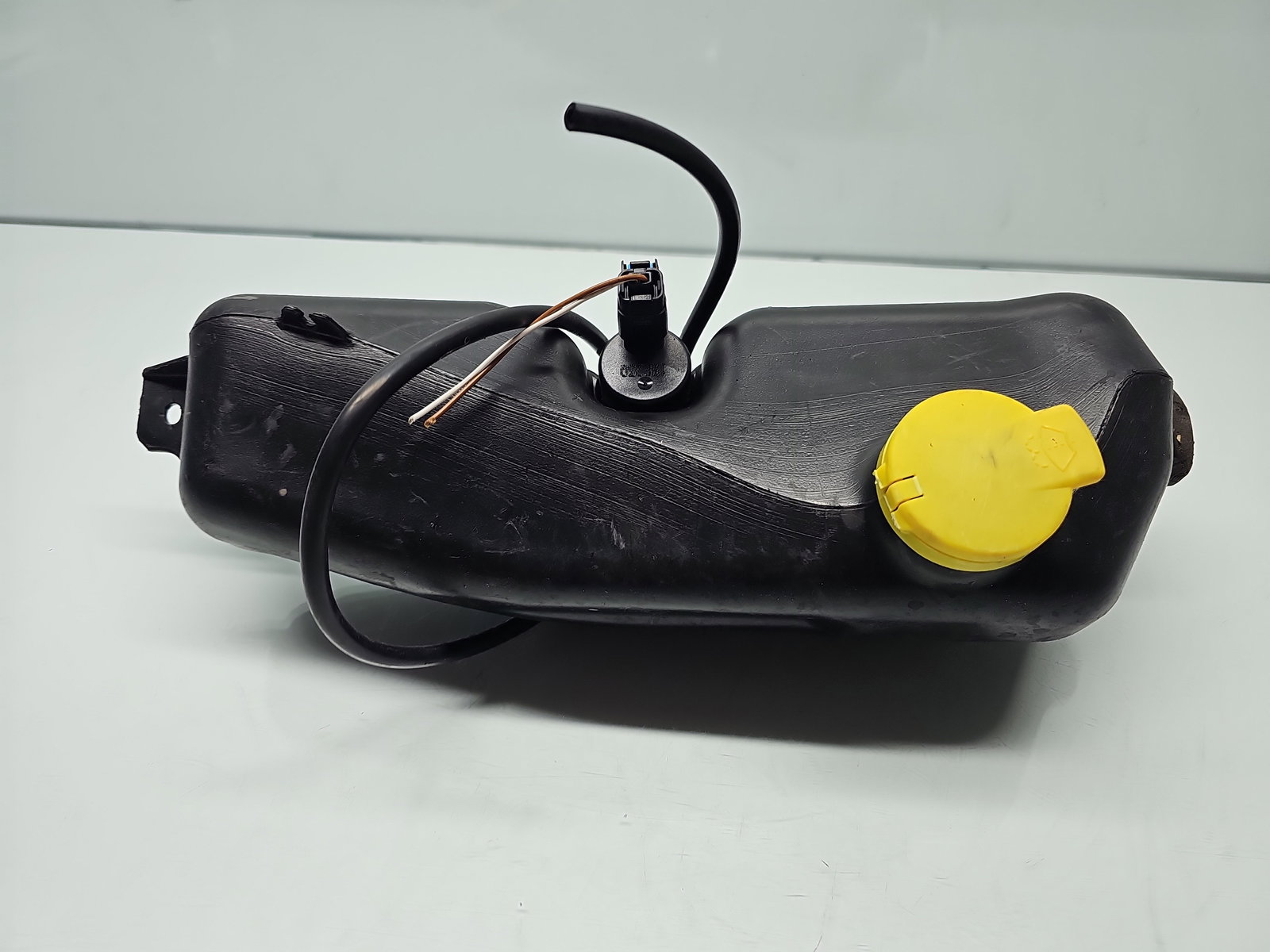 Vas lichid parbriz Dacia Duster 2 [Fabr 2017-2023] 289104897R - imagine 2